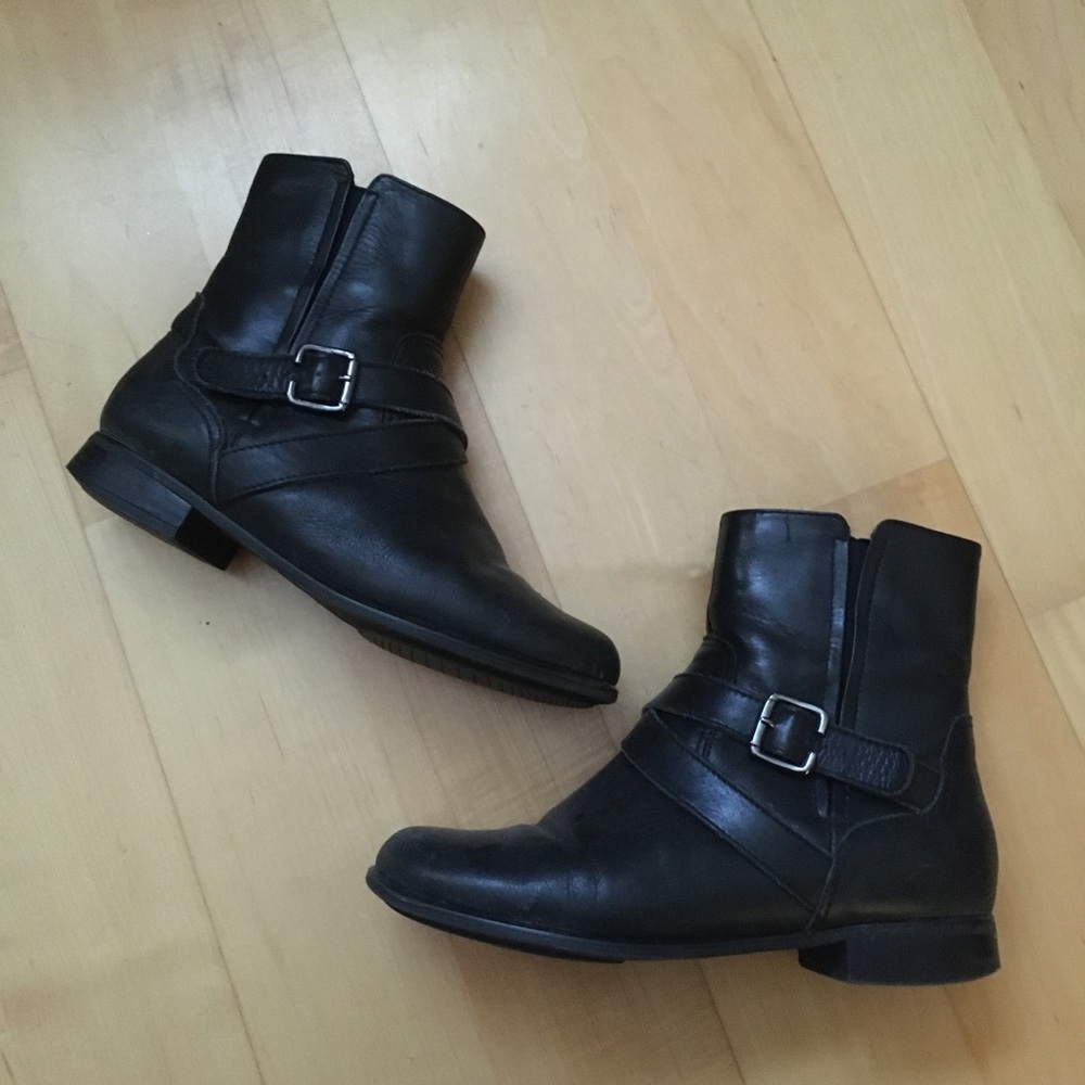 Hush Puppies leather ankle booties with buckles
